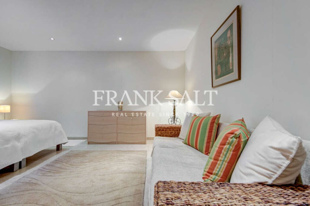 Portomaso, 3 Bedrooms Bedrooms, ,3 BathroomsBathrooms,For Sale,FRSA-925385