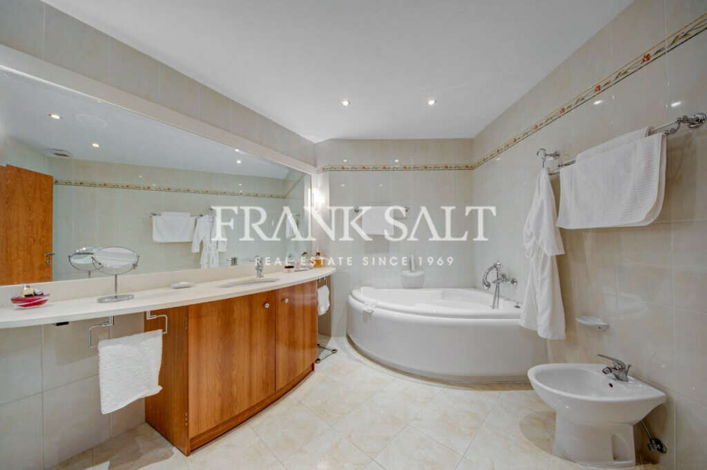 Portomaso, 3 Bedrooms Bedrooms, ,3 BathroomsBathrooms,For Sale,FRSA-925385