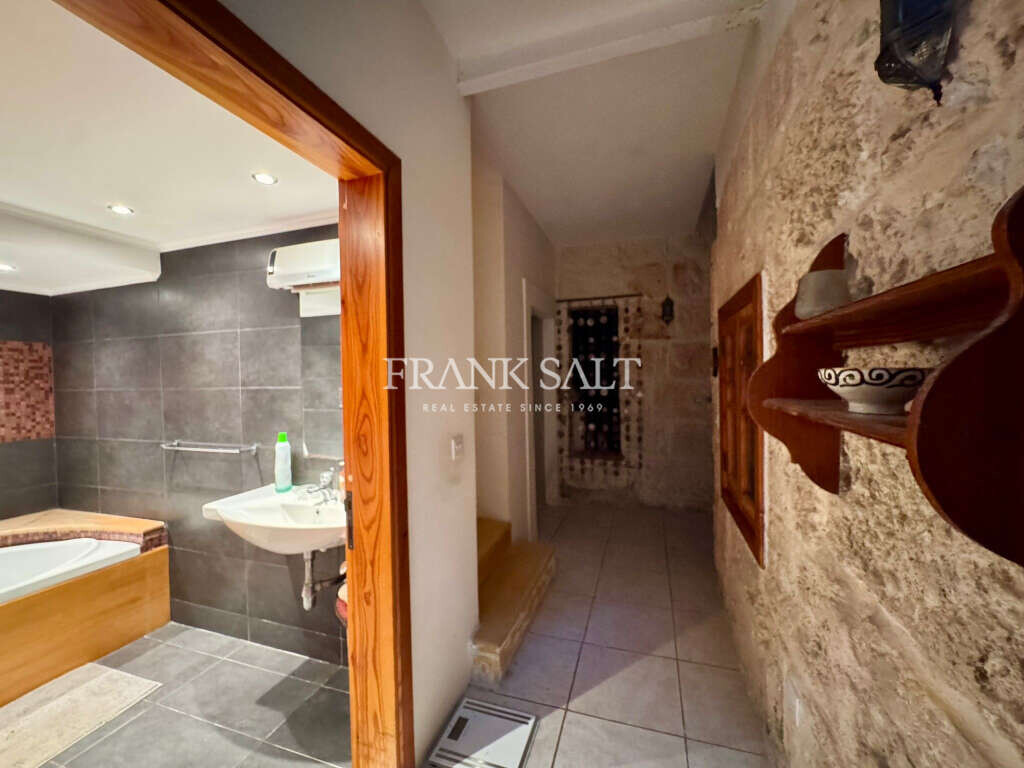 Mellieha, 4 Bedrooms Bedrooms, ,2 BathroomsBathrooms,For Sale,FRSA-925123