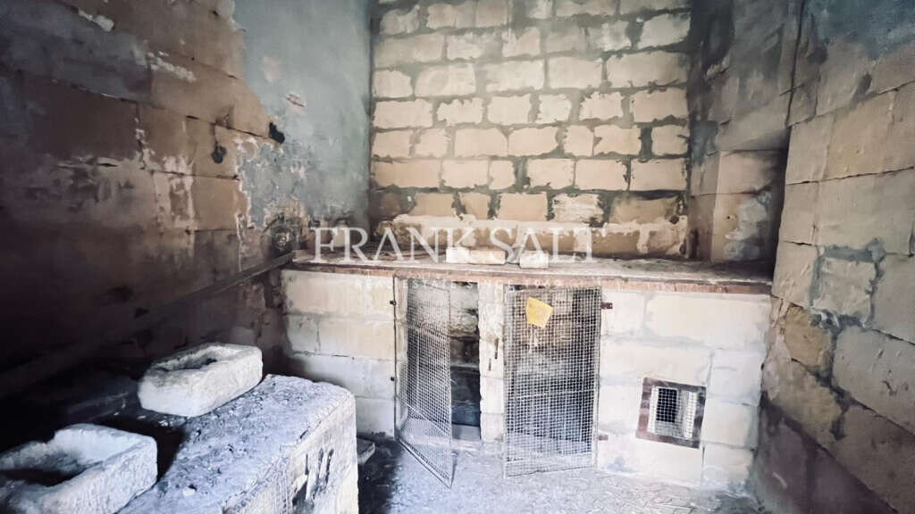 Qrendi, 3 Bedrooms Bedrooms, ,For Sale,FRSA-927217