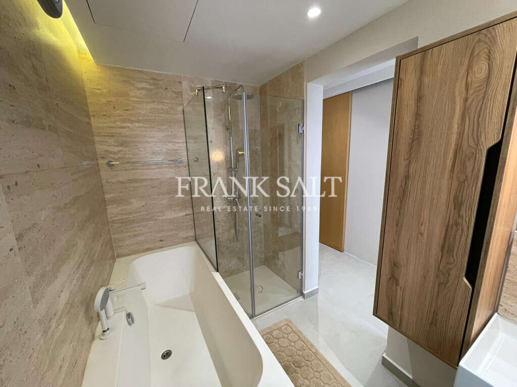 Tigne Point, 3 Bedrooms Bedrooms, ,1 BathroomBathrooms,For Sale,FRSA-919570
