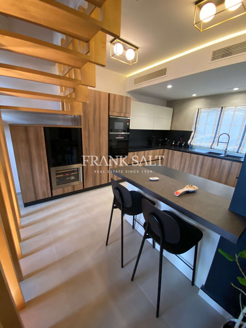 Tigne Point, 3 Bedrooms Bedrooms, ,1 BathroomBathrooms,For Sale,FRSA-919570