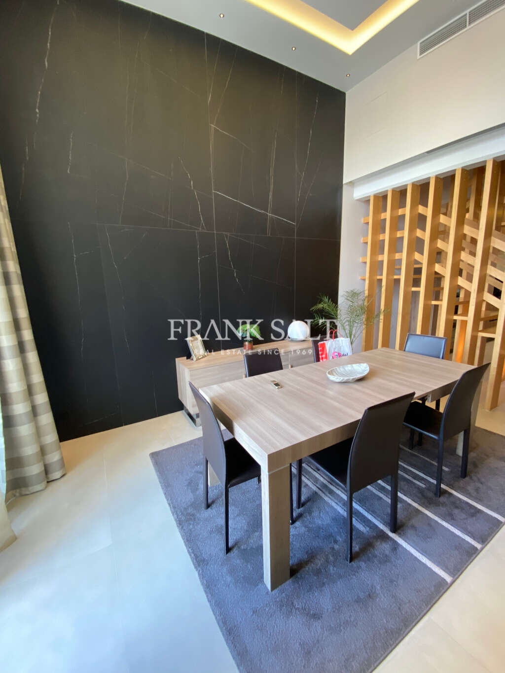 Tigne Point, 3 Bedrooms Bedrooms, ,1 BathroomBathrooms,For Sale,FRSA-919570