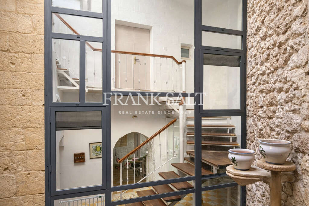 Rabat, 3 Bedrooms Bedrooms, ,5 BathroomsBathrooms,For Sale,FRSA-927125