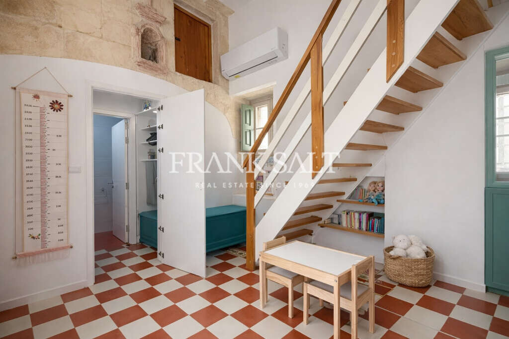 Rabat, 3 Bedrooms Bedrooms, ,5 BathroomsBathrooms,For Sale,FRSA-927125