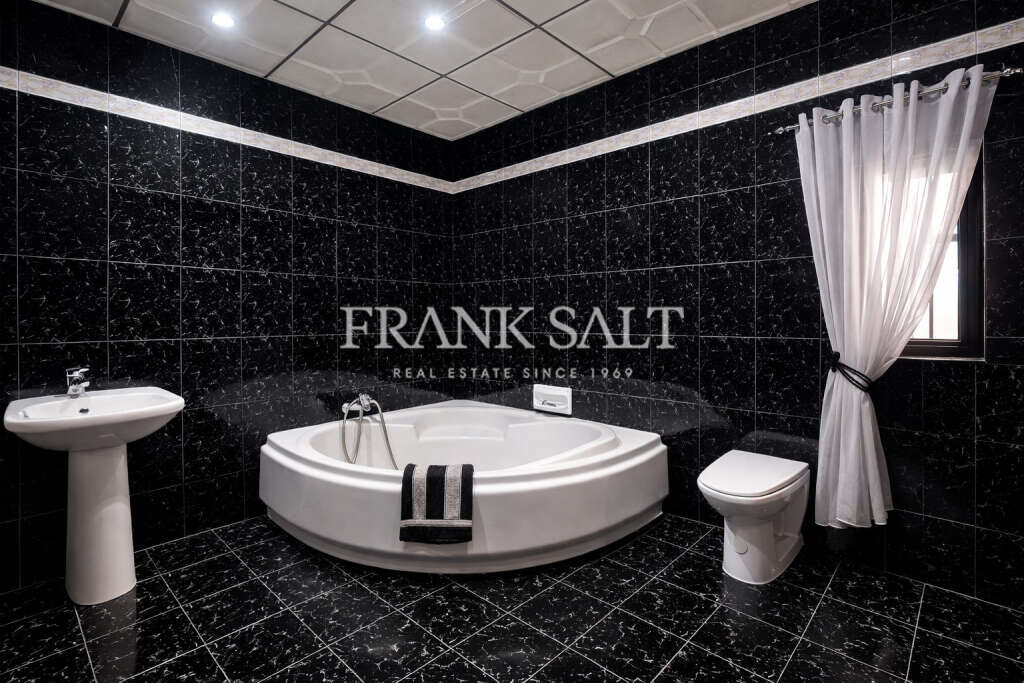 Zejtun, 3 Bedrooms Bedrooms, ,1 BathroomBathrooms,For Sale,FRSA-927191