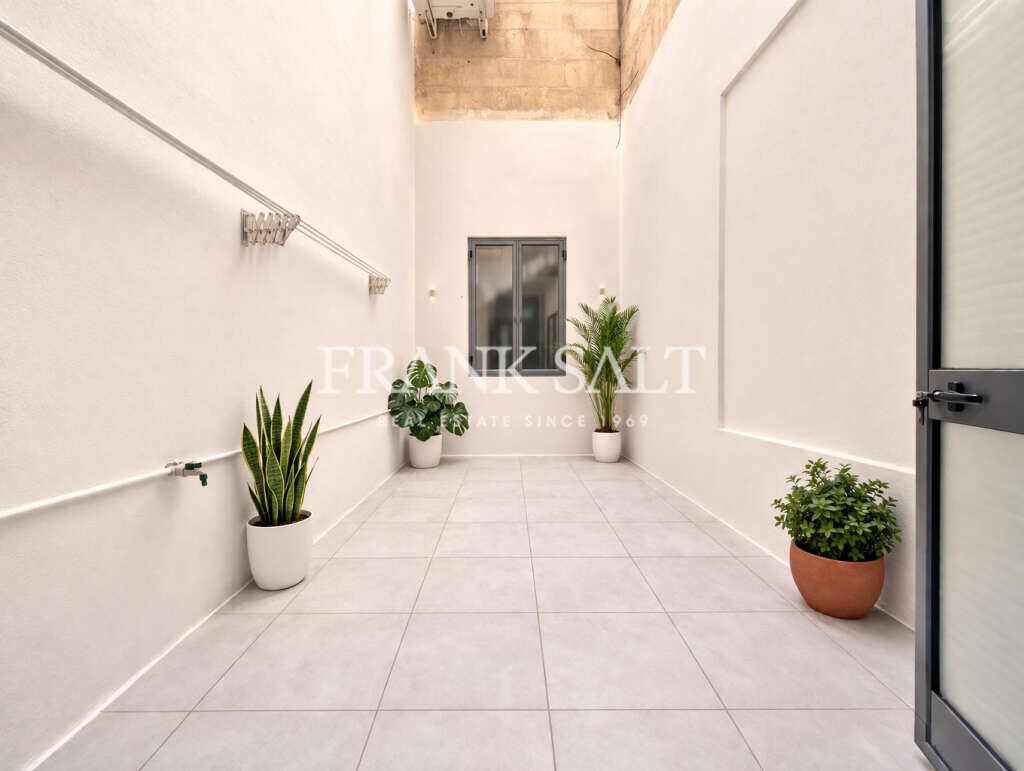 Paola, 1 Bedroom Bedrooms, ,For Sale,FRSA-927189