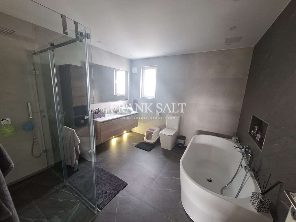 Mqabba, 3 Bedrooms Bedrooms, ,1 BathroomBathrooms,For Sale,FRSA-922512