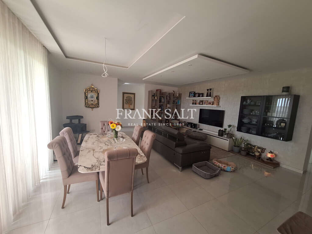 Mqabba, 3 Bedrooms Bedrooms, ,1 BathroomBathrooms,For Sale,FRSA-922512