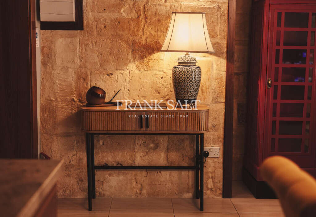 Valletta, 2 Bedrooms Bedrooms, ,2 BathroomsBathrooms,For Sale,FRSA-317572