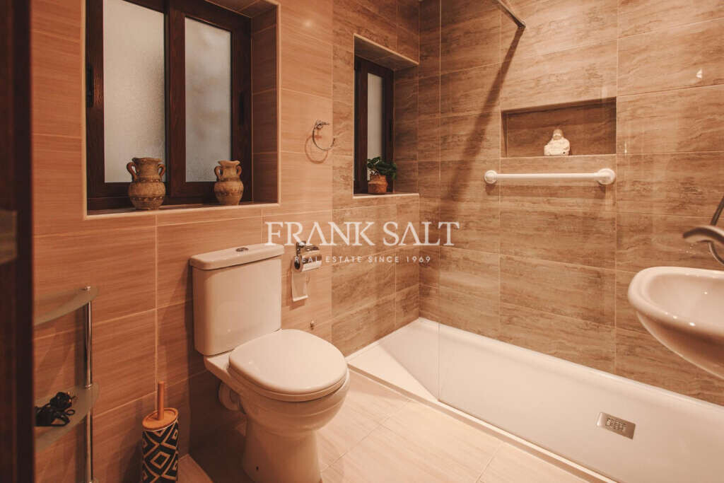 Valletta, 2 Bedrooms Bedrooms, ,2 BathroomsBathrooms,For Sale,FRSA-317572