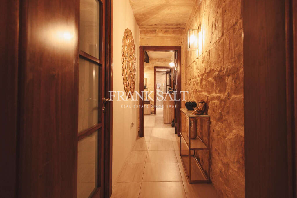 Valletta, 2 Bedrooms Bedrooms, ,2 BathroomsBathrooms,For Sale,FRSA-317572