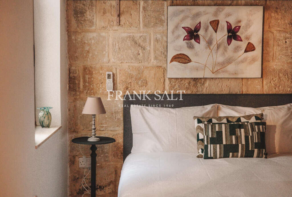 Valletta, 2 Bedrooms Bedrooms, ,2 BathroomsBathrooms,For Sale,FRSA-317572