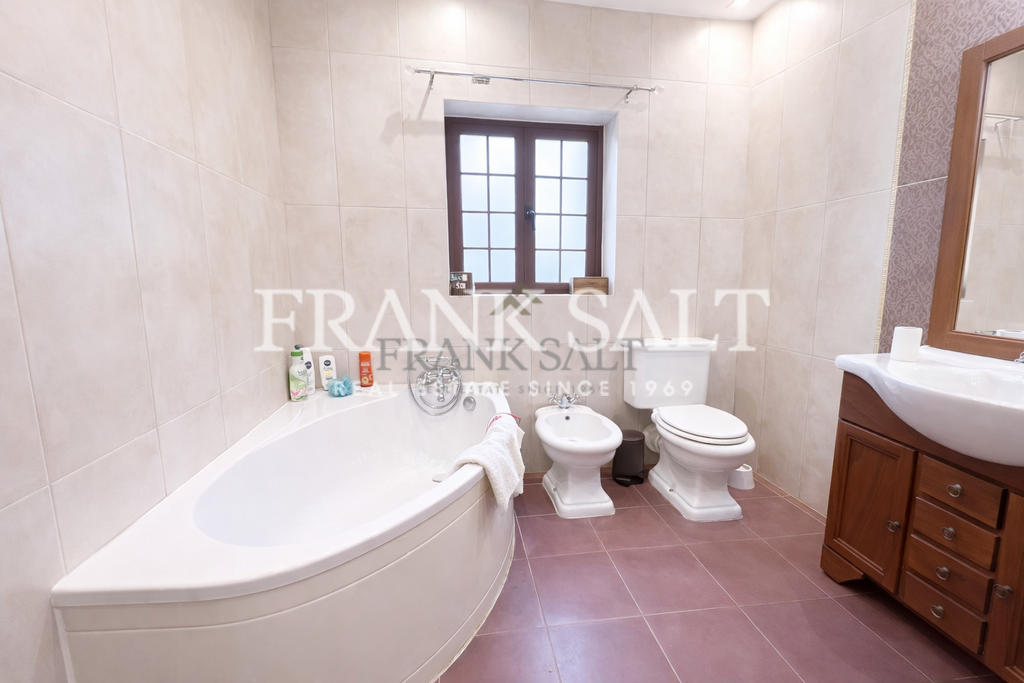 Qormi, 3 Bedrooms Bedrooms, ,2 BathroomsBathrooms,For Sale,FRSA-927032