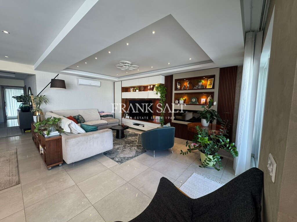 Mellieha, 3 Bedrooms Bedrooms, ,2 BathroomsBathrooms,For Sale,FRSA-926796