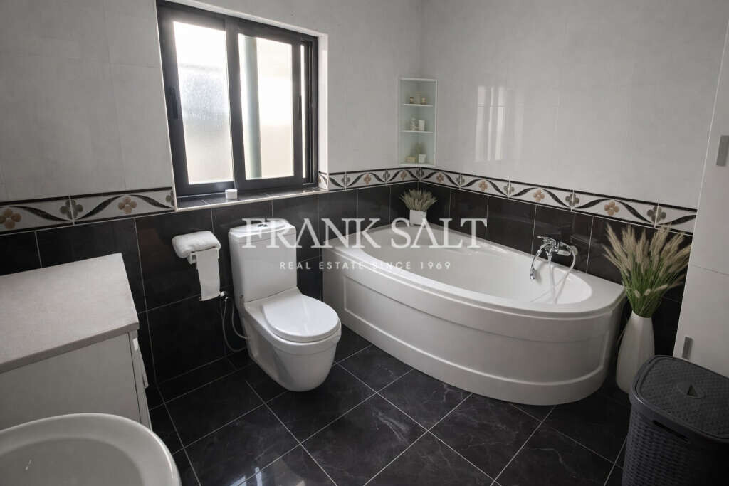 Mosta, 3 Bedrooms Bedrooms, ,1 BathroomBathrooms,For Sale,FRSA-926991