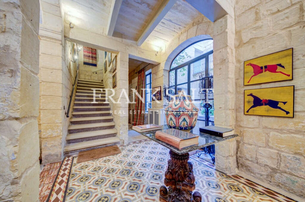 Cospicua, 5 Bedrooms Bedrooms, ,5 BathroomsBathrooms,For Sale,FRSA-926381