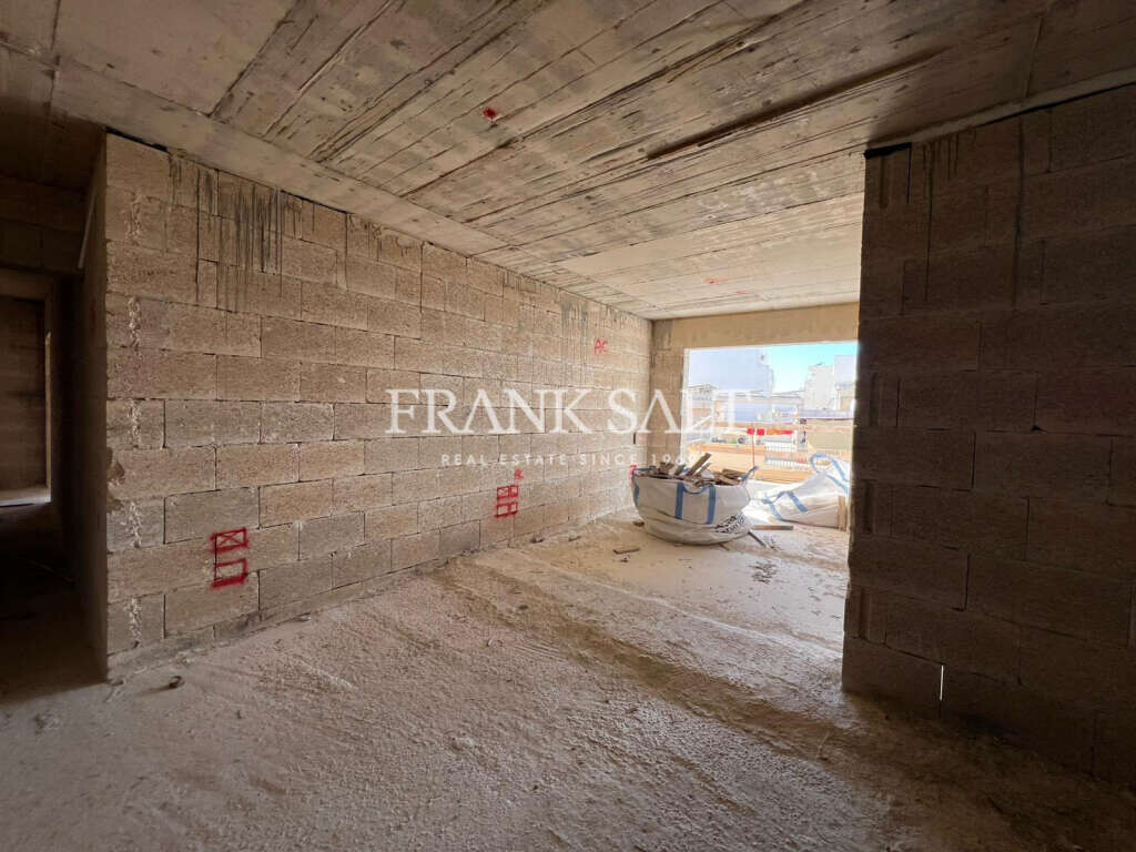 Iklin, 3 Bedrooms Bedrooms, ,2 BathroomsBathrooms,For Sale,FRSA-926739