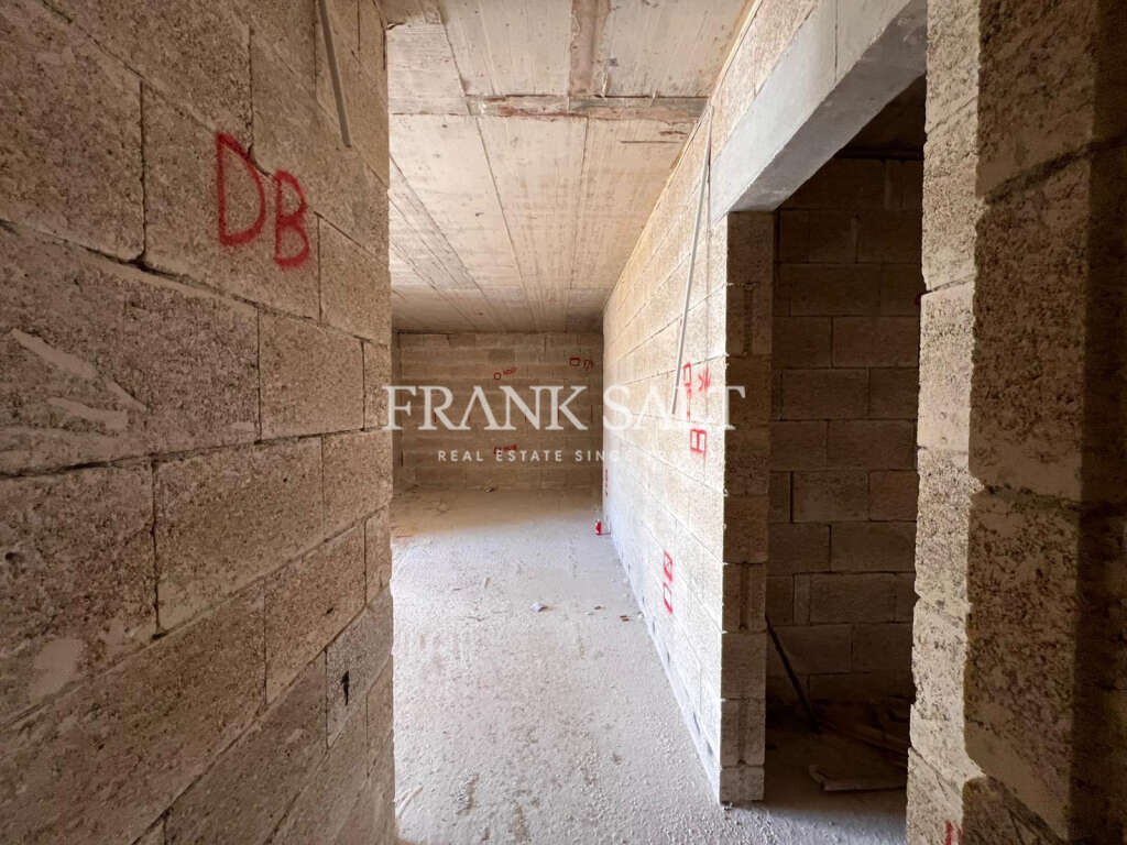 Iklin, 3 Bedrooms Bedrooms, ,2 BathroomsBathrooms,For Sale,FRSA-926739