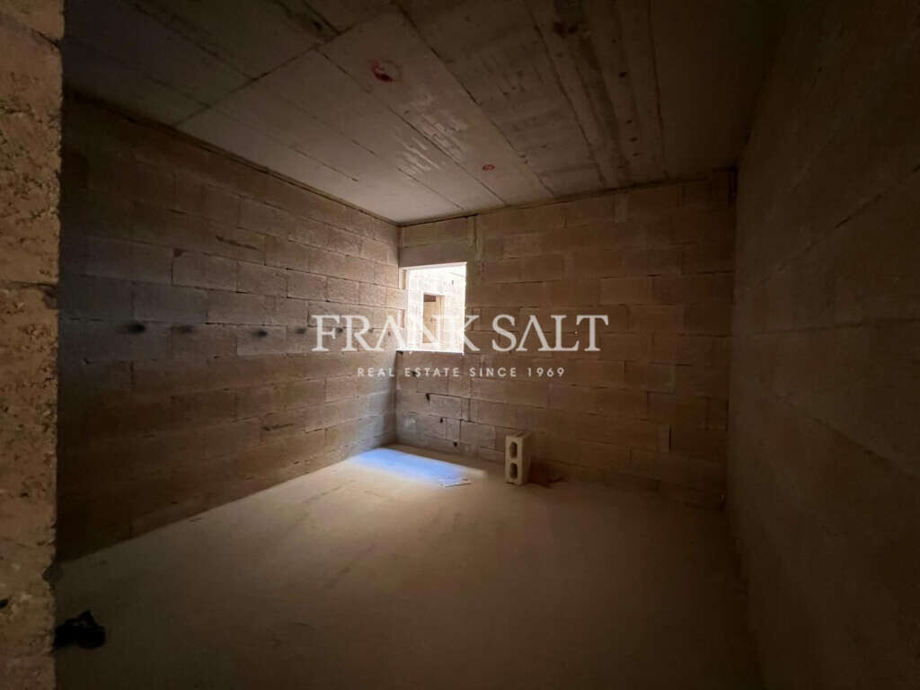 Iklin, 3 Bedrooms Bedrooms, ,2 BathroomsBathrooms,For Sale,FRSA-926739