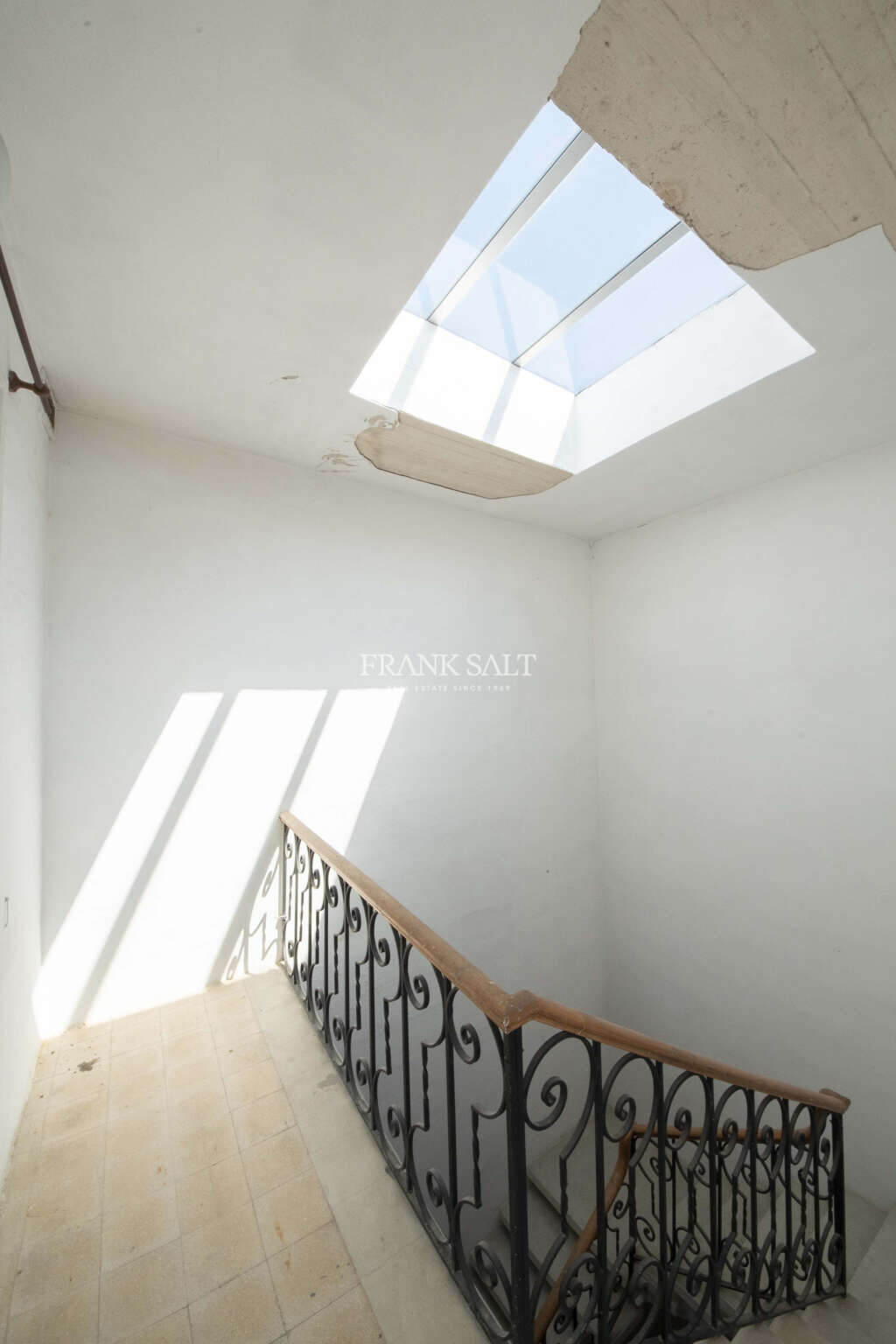 Floriana, 12 Bedrooms Bedrooms, ,4 BathroomsBathrooms,For Sale,FRSA-925939