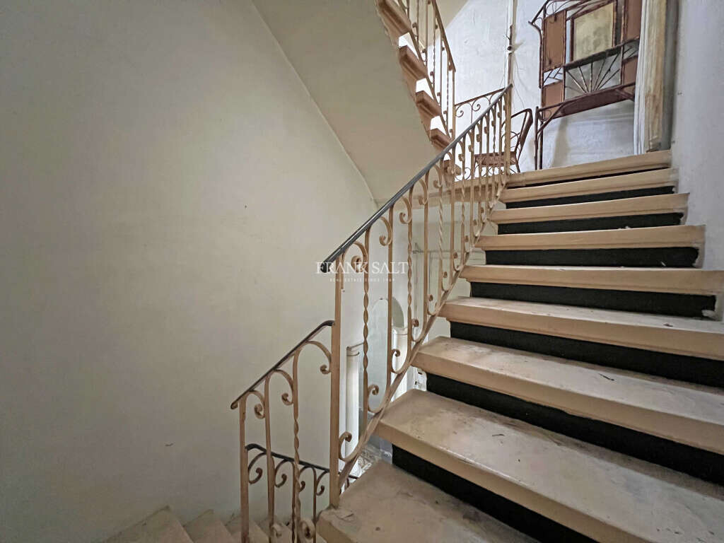 Tarxien, 2 Bedrooms Bedrooms, ,1 BathroomBathrooms,For Sale,FRSA-427244