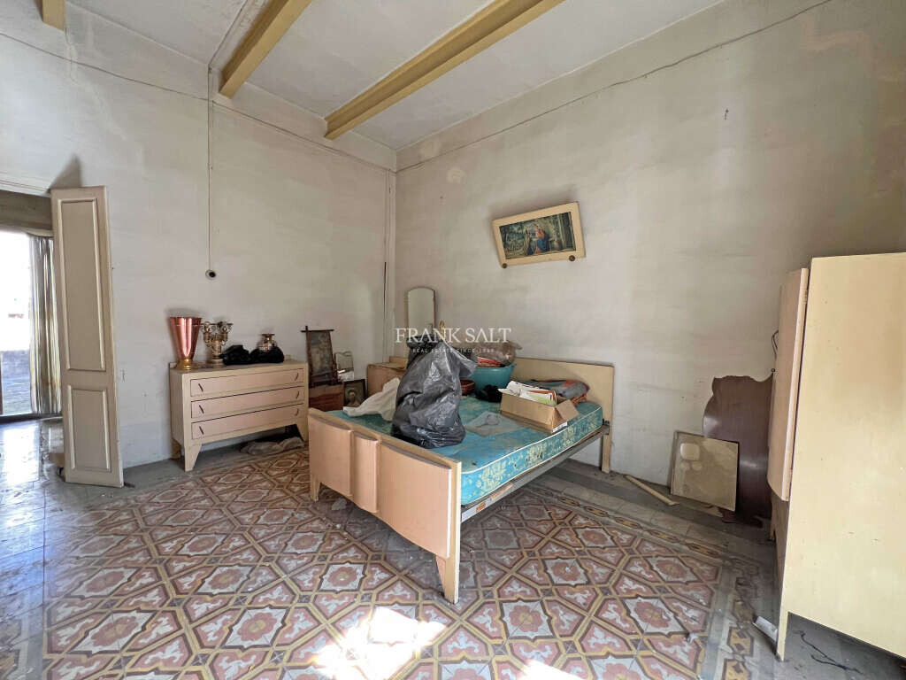 Tarxien, 2 Bedrooms Bedrooms, ,1 BathroomBathrooms,For Sale,FRSA-427244