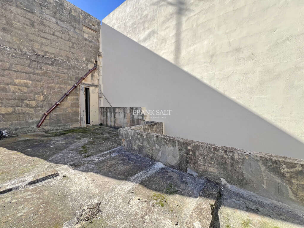 Tarxien, 2 Bedrooms Bedrooms, ,1 BathroomBathrooms,For Sale,FRSA-427244