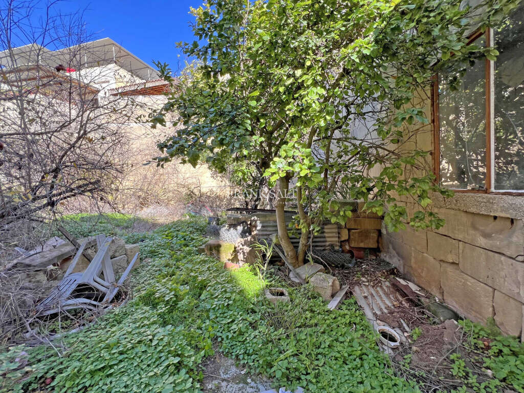 Tarxien, 2 Bedrooms Bedrooms, ,1 BathroomBathrooms,For Sale,FRSA-427244