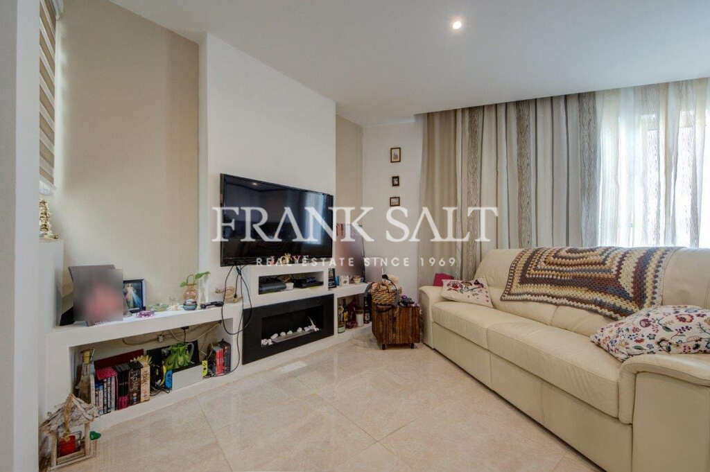 Zabbar, 2 Bedrooms Bedrooms, ,2 BathroomsBathrooms,For Sale,FRSA-427902