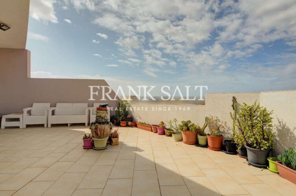 Zabbar, 2 Bedrooms Bedrooms, ,2 BathroomsBathrooms,For Sale,FRSA-427902