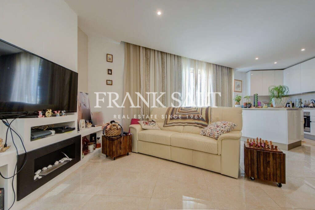 Zabbar, 2 Bedrooms Bedrooms, ,2 BathroomsBathrooms,For Sale,FRSA-427902