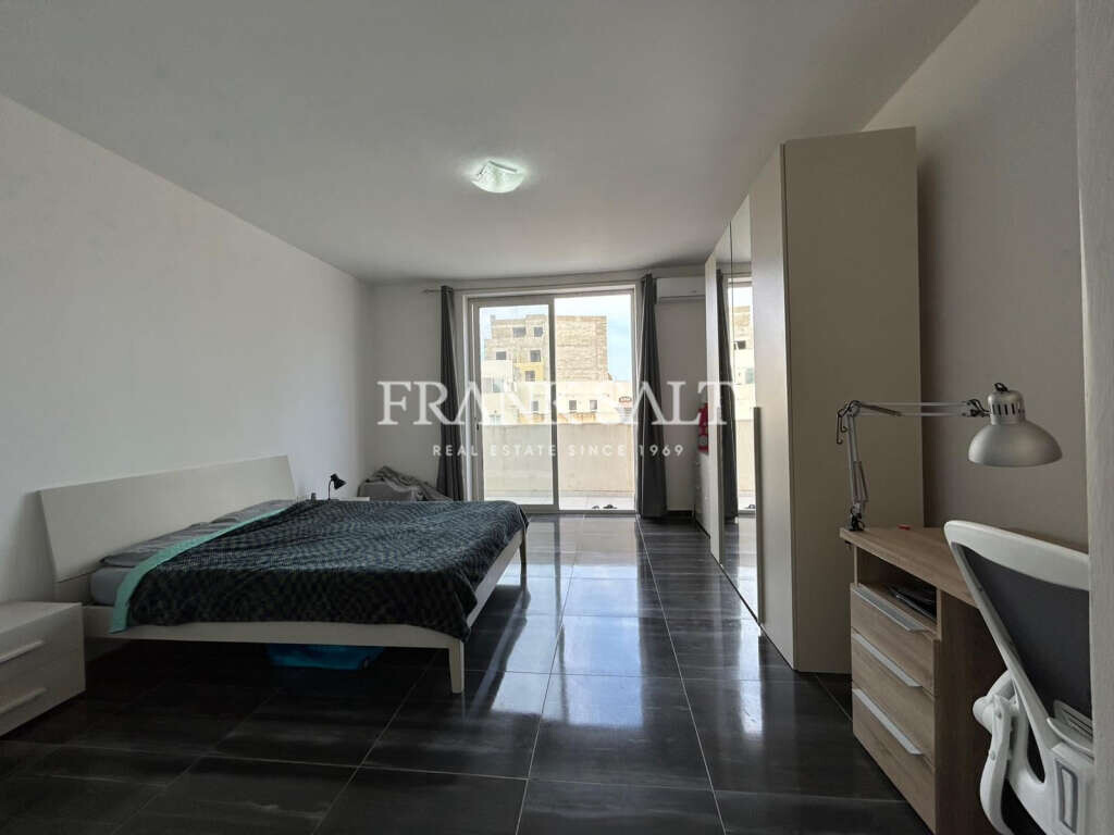 Gzira, 3 Bedrooms Bedrooms, ,1 BathroomBathrooms,For Sale,FRSA-925268