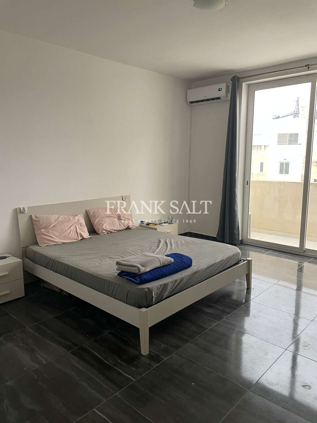 Gzira, 3 Bedrooms Bedrooms, ,1 BathroomBathrooms,For Sale,FRSA-925268
