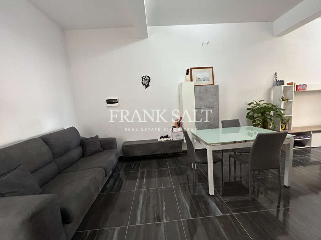 Gzira, 3 Bedrooms Bedrooms, ,1 BathroomBathrooms,For Sale,FRSA-925268