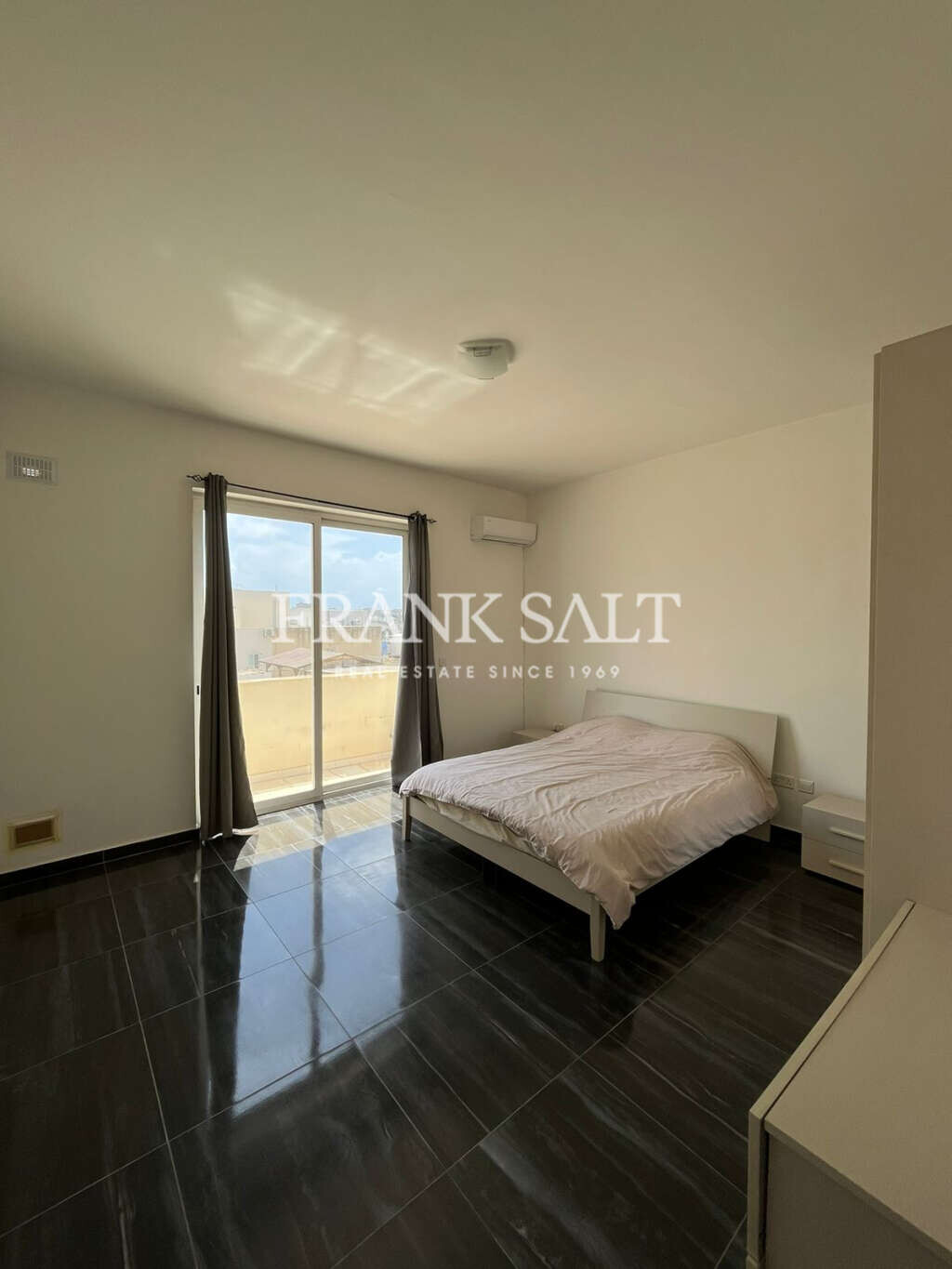 Gzira, 3 Bedrooms Bedrooms, ,1 BathroomBathrooms,For Sale,FRSA-925268