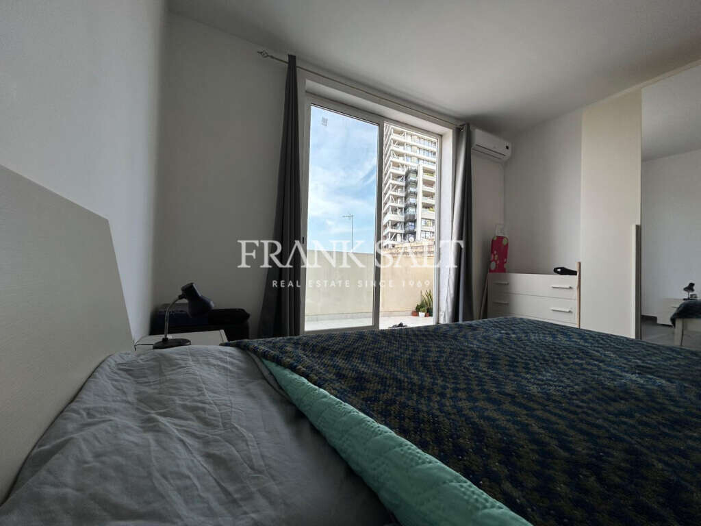 Gzira, 3 Bedrooms Bedrooms, ,1 BathroomBathrooms,For Sale,FRSA-925268