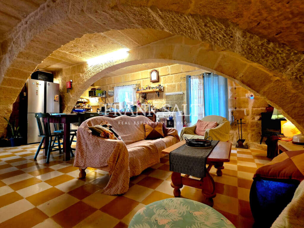 Gharb, Gozo, 5 Bedrooms Bedrooms, ,For Sale,FRSA-923777