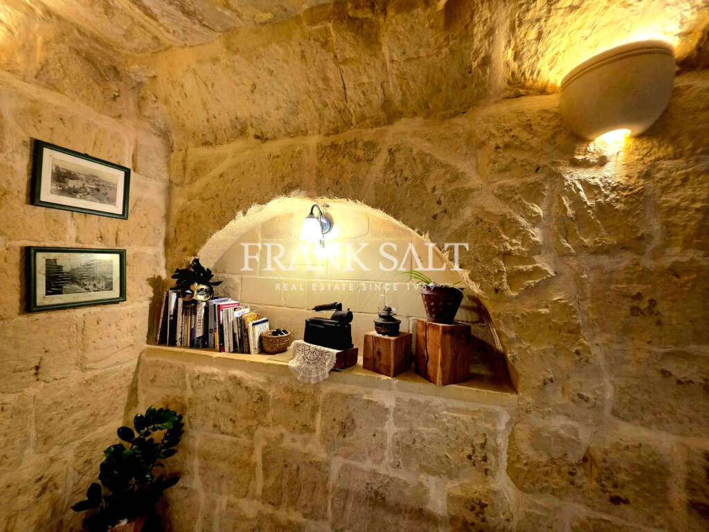 Gharb, Gozo, 5 Bedrooms Bedrooms, ,For Sale,FRSA-923777