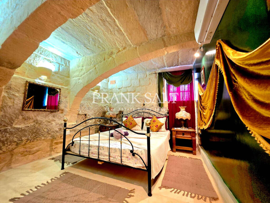 Gharb, Gozo, 5 Bedrooms Bedrooms, ,For Sale,FRSA-923777