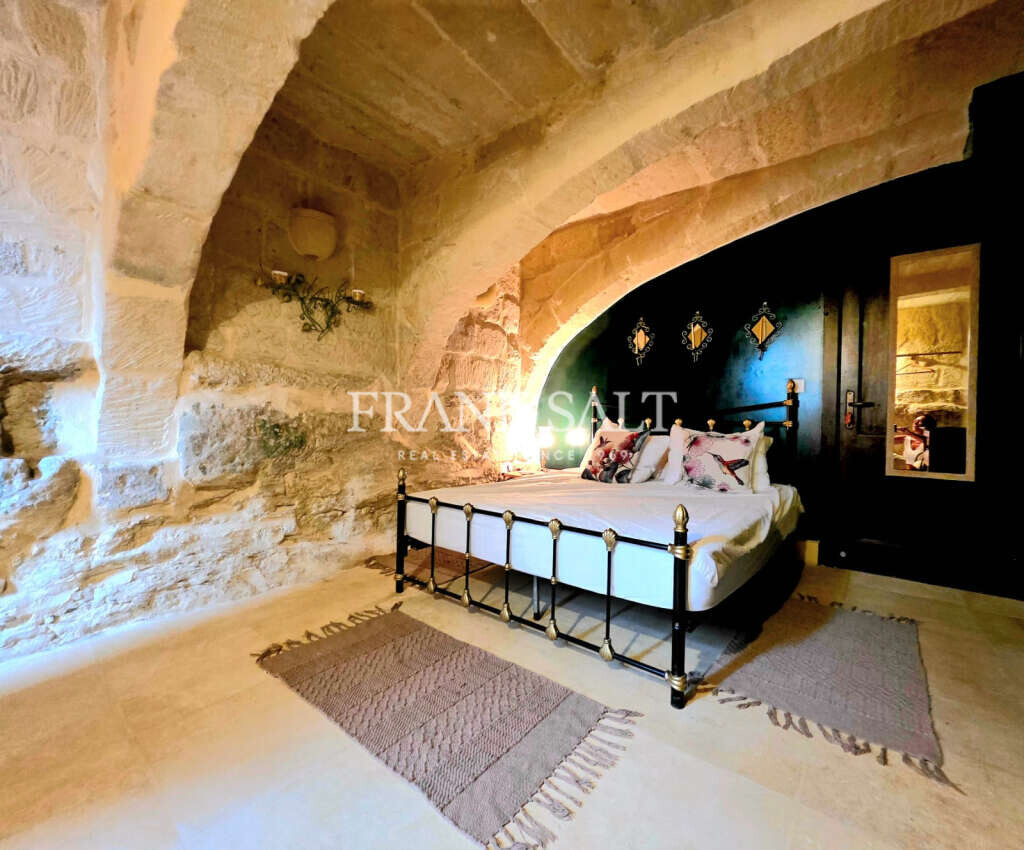 Gharb, Gozo, 5 Bedrooms Bedrooms, ,For Sale,FRSA-923777