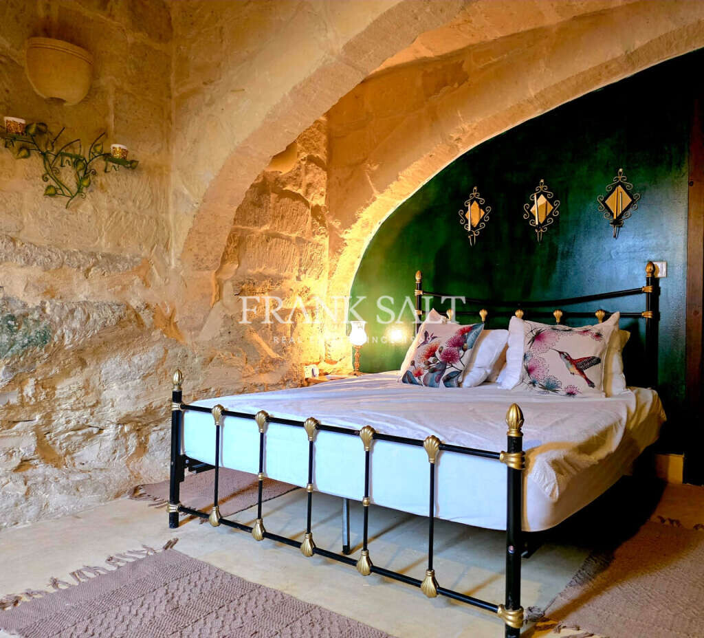 Gharb, Gozo, 5 Bedrooms Bedrooms, ,For Sale,FRSA-923777