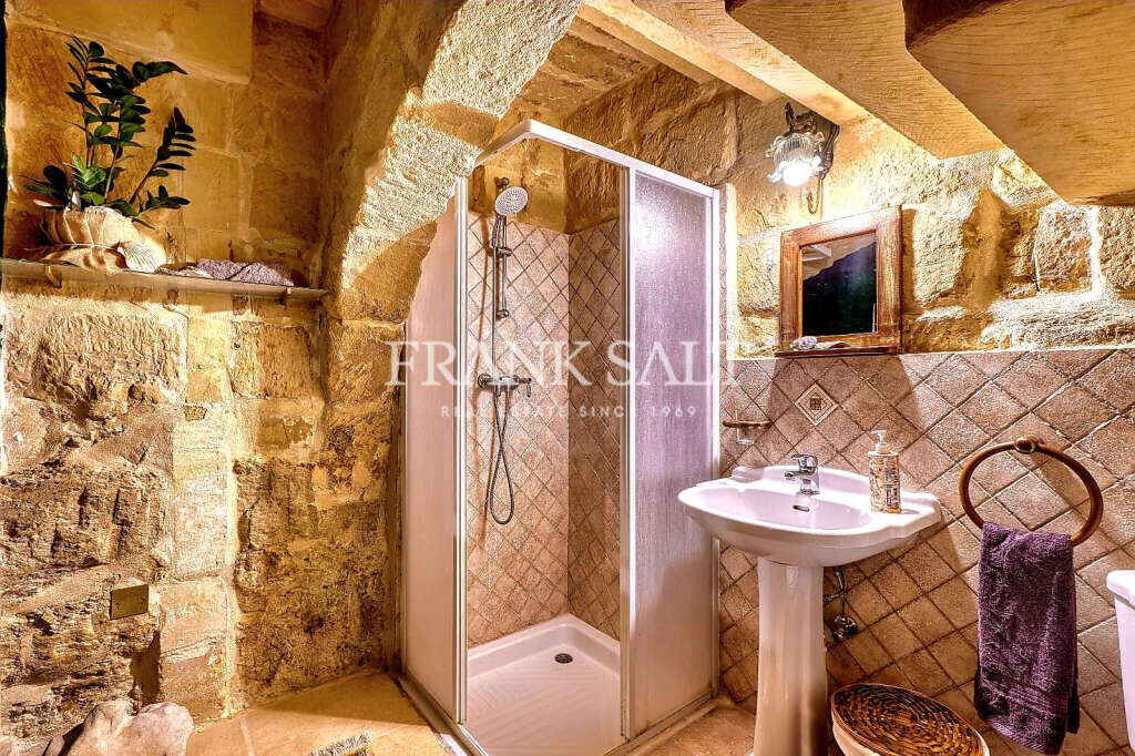 Gharb, Gozo, 5 Bedrooms Bedrooms, ,For Sale,FRSA-923777