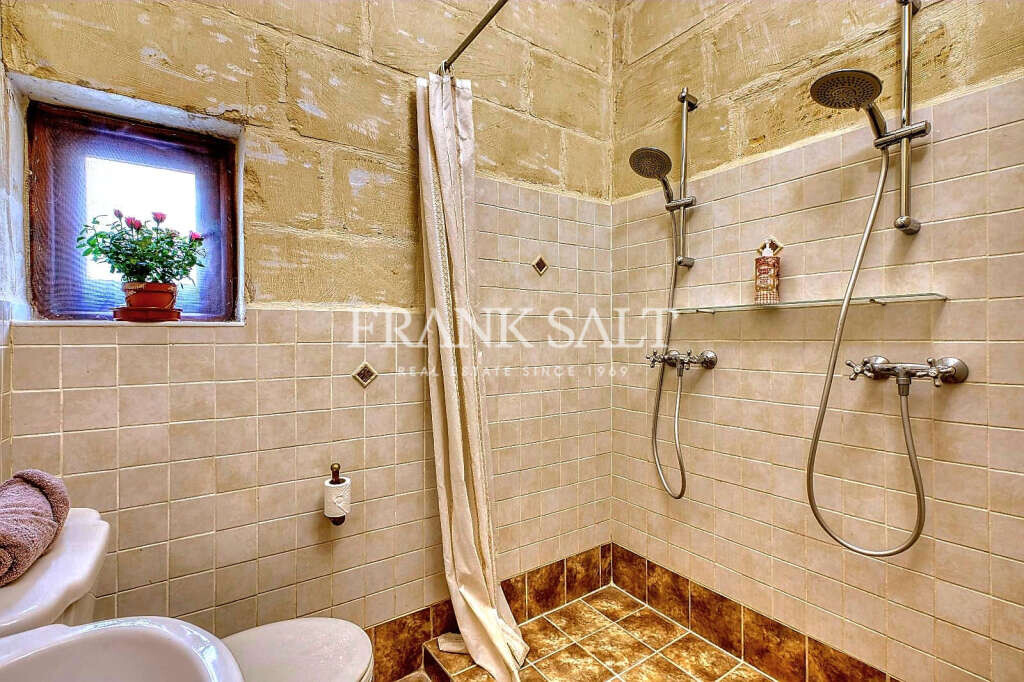 Gharb, Gozo, 5 Bedrooms Bedrooms, ,For Sale,FRSA-923777