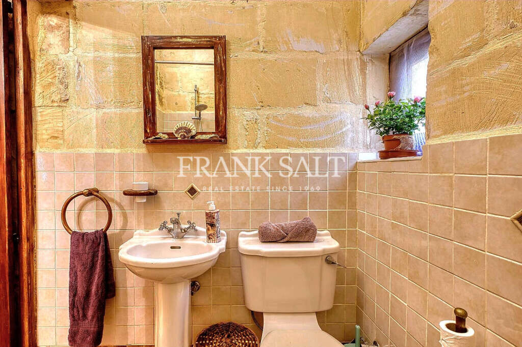 Gharb, Gozo, 5 Bedrooms Bedrooms, ,For Sale,FRSA-923777