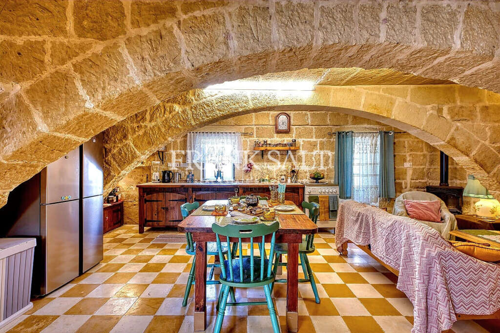 Gharb, Gozo, 5 Bedrooms Bedrooms, ,For Sale,FRSA-923777