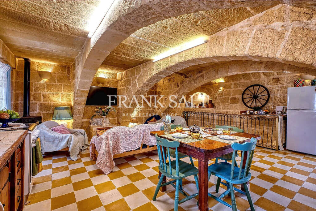 Gharb, Gozo, 5 Bedrooms Bedrooms, ,For Sale,FRSA-923777