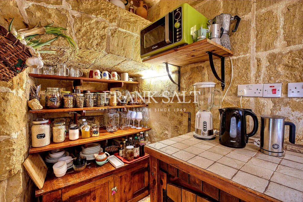 Gharb, Gozo, 5 Bedrooms Bedrooms, ,For Sale,FRSA-923777
