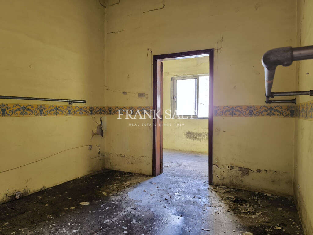 Paola, 2 Bedrooms Bedrooms, ,2 BathroomsBathrooms,For Sale,FRSA-428365