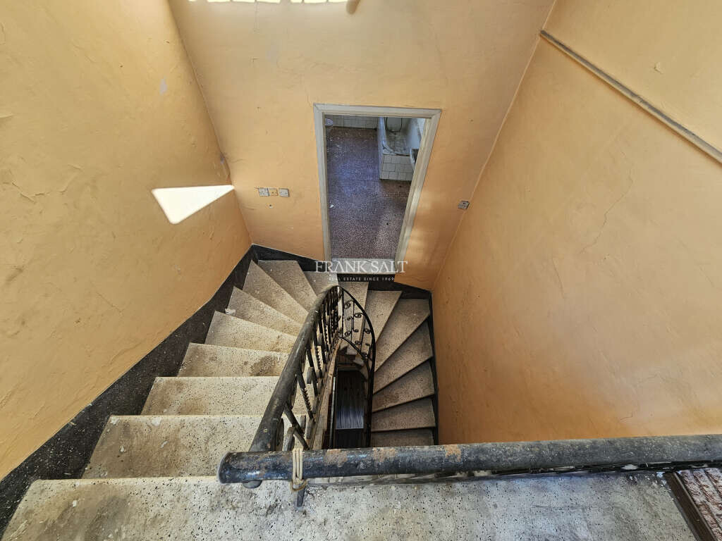 Paola, 2 Bedrooms Bedrooms, ,2 BathroomsBathrooms,For Sale,FRSA-428365